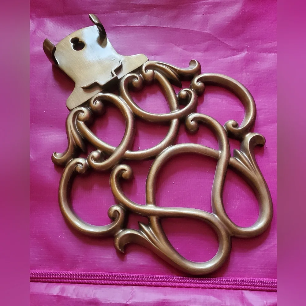 Gold Decorative Battery-Powered Wall Sconce